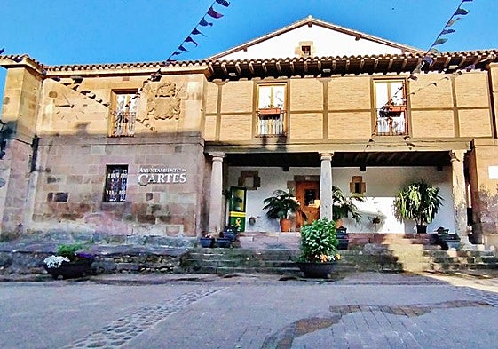 VOX Cartes ha denunciado el trato distinto a un caso similar al del ex alcalde de la villa.