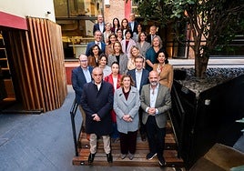 Foto de familia de los participantes en la campaña 'SOMOS NADIE' impulsada por la Fundación Botín.