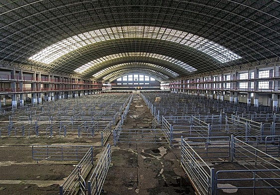Imagen del Ferial de Ganados de Torrelavega vacío por las medidas del Gobierno de Cantabria contra la dermatosis nodular.