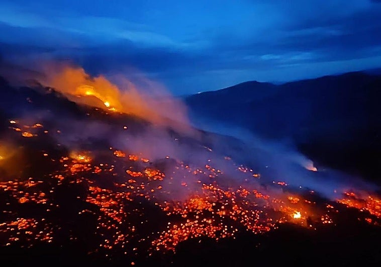 Así estaba el monte en Proaño, en la noche del miércoles.