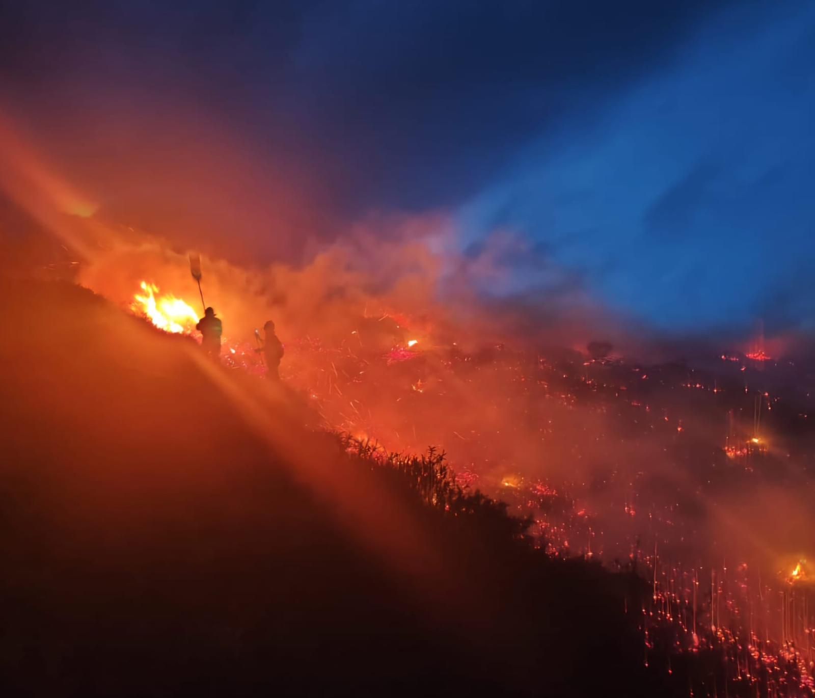 Otra imagen del incendio de Peña Sagra