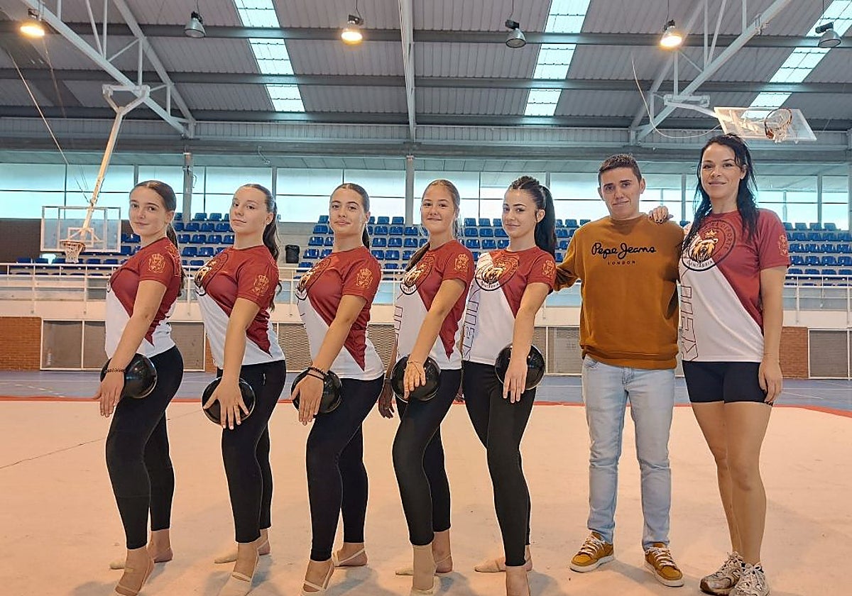 Equipo de gimnasia rítmica de Reinosa camino del Campeonato Nacional.