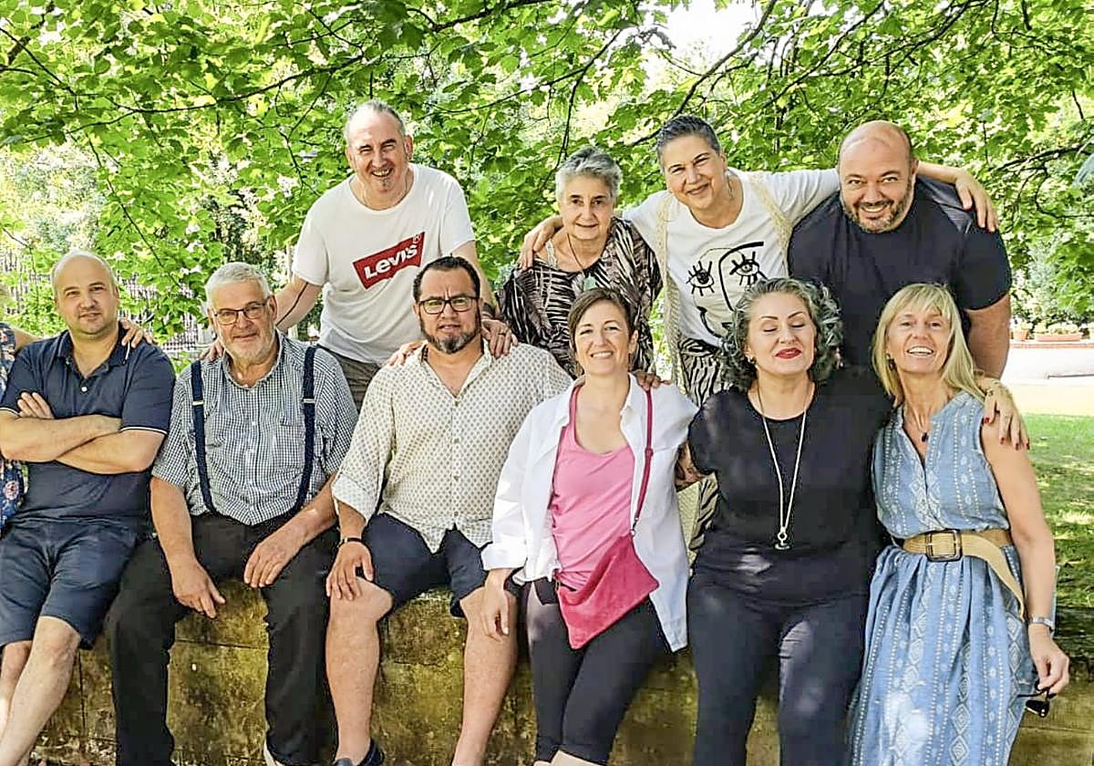 Varios miembros de la asociación durante una de sus quedadas anuales en el mes de julio en Solares.