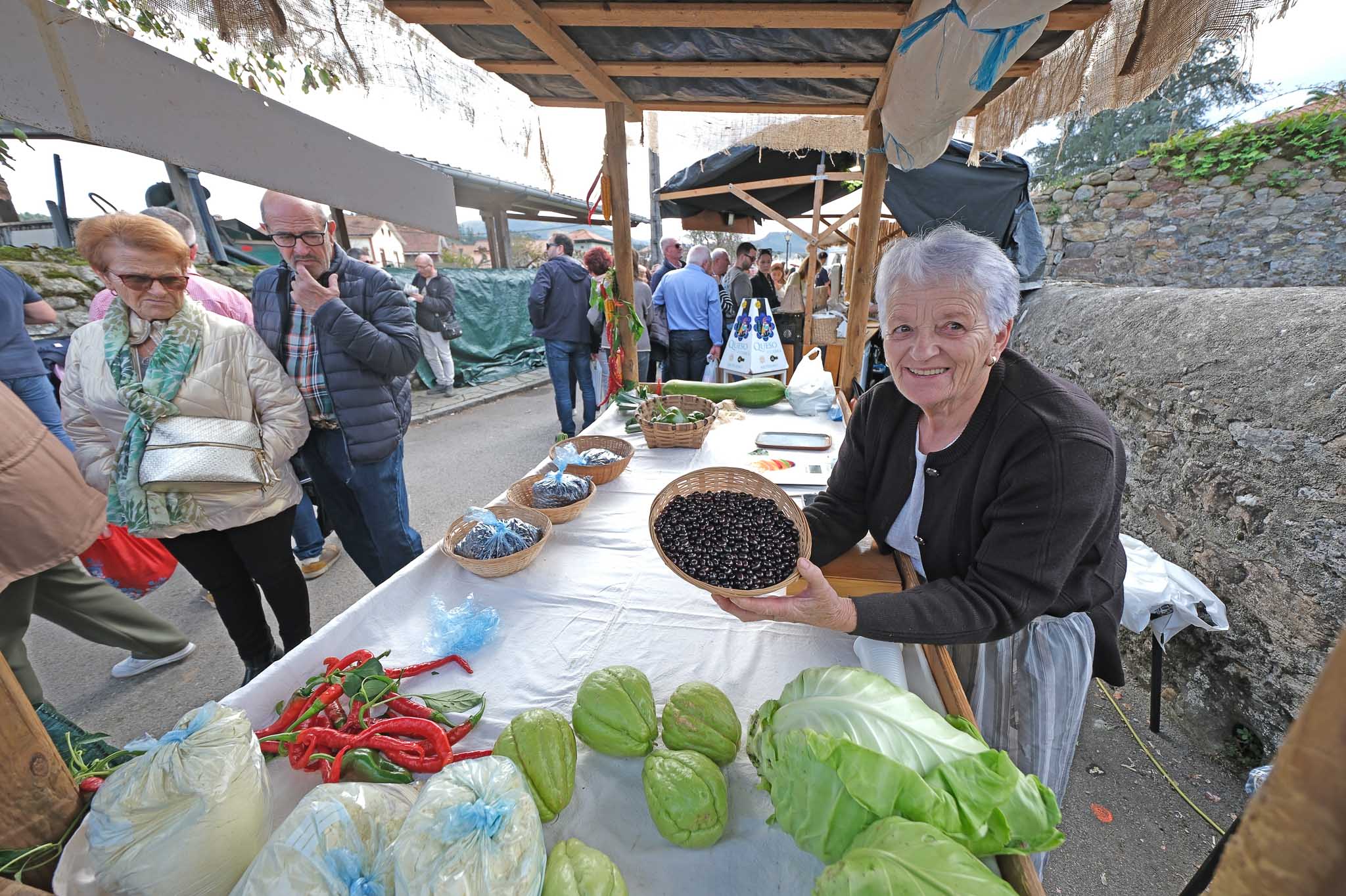María José Terán, de Casar, con sus alubias a la venta. 