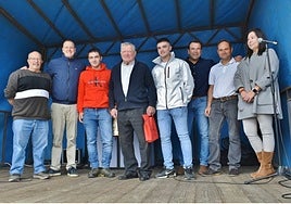 Gil Revuelta y los hermanos Díaz Ruiz entre las autoridades y representantes de Ganaderos de San Felices.