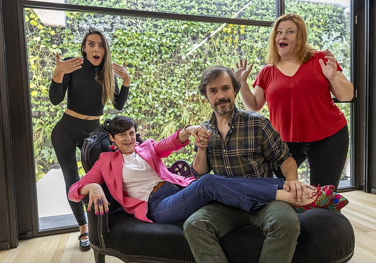 De izquierda a derecha, Rocío Riego, Begoña Agúero, Adrián Alonso y Nuria Gedack.