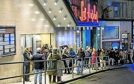 La sala santanderina Los Ángeles, histórico cine superviviente en el centro de la ciudad.