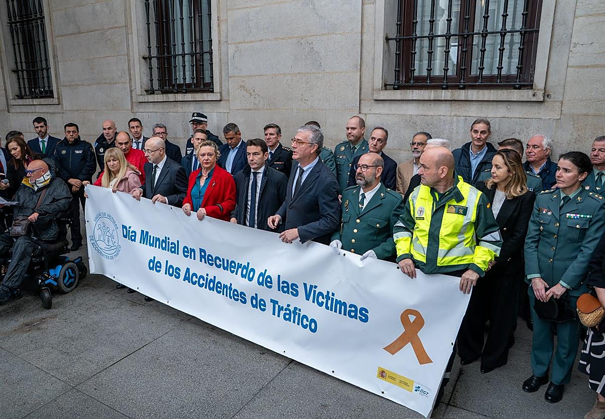 Concentración en la Delegación del Gobierno en Cantabria por el Día Mundial en Recuerdo de las Víctimas de Accidentes de Tráfico.