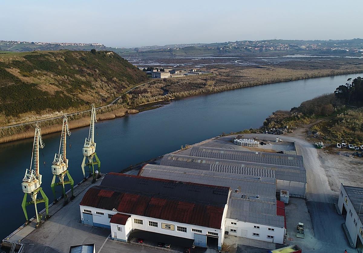 Un puente atirantado sobre la ría de San Martín unirá, a través de la futura carretera, las localidades de Requejada (Polanco) y Suances.
