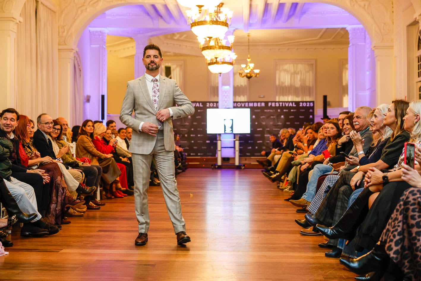 El empresario santanderino Pepe Madrazo, durante el desfile.