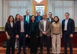 Dasgoas junto al resto de participantes en el el evento de este lunes.