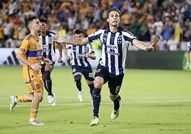 Sergio Canales, en un partido con los Rayados de Monterrey.