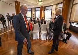 El presidente de la entidad, Agustín Valcarce, y el consejero Arasti.