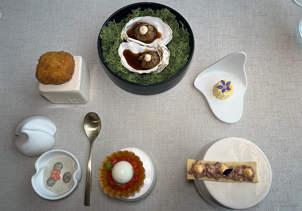 Aperitivos: croqueta; la vaca y la ostra; mantequilla; crema de sardinas; bacalao a la montañesa; salchichón.