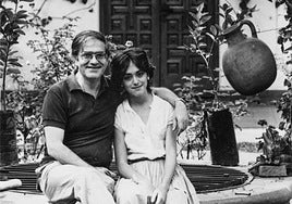 Ricardo López Aranda con su hija Verónica, que hoy presenta el libro en Santander.