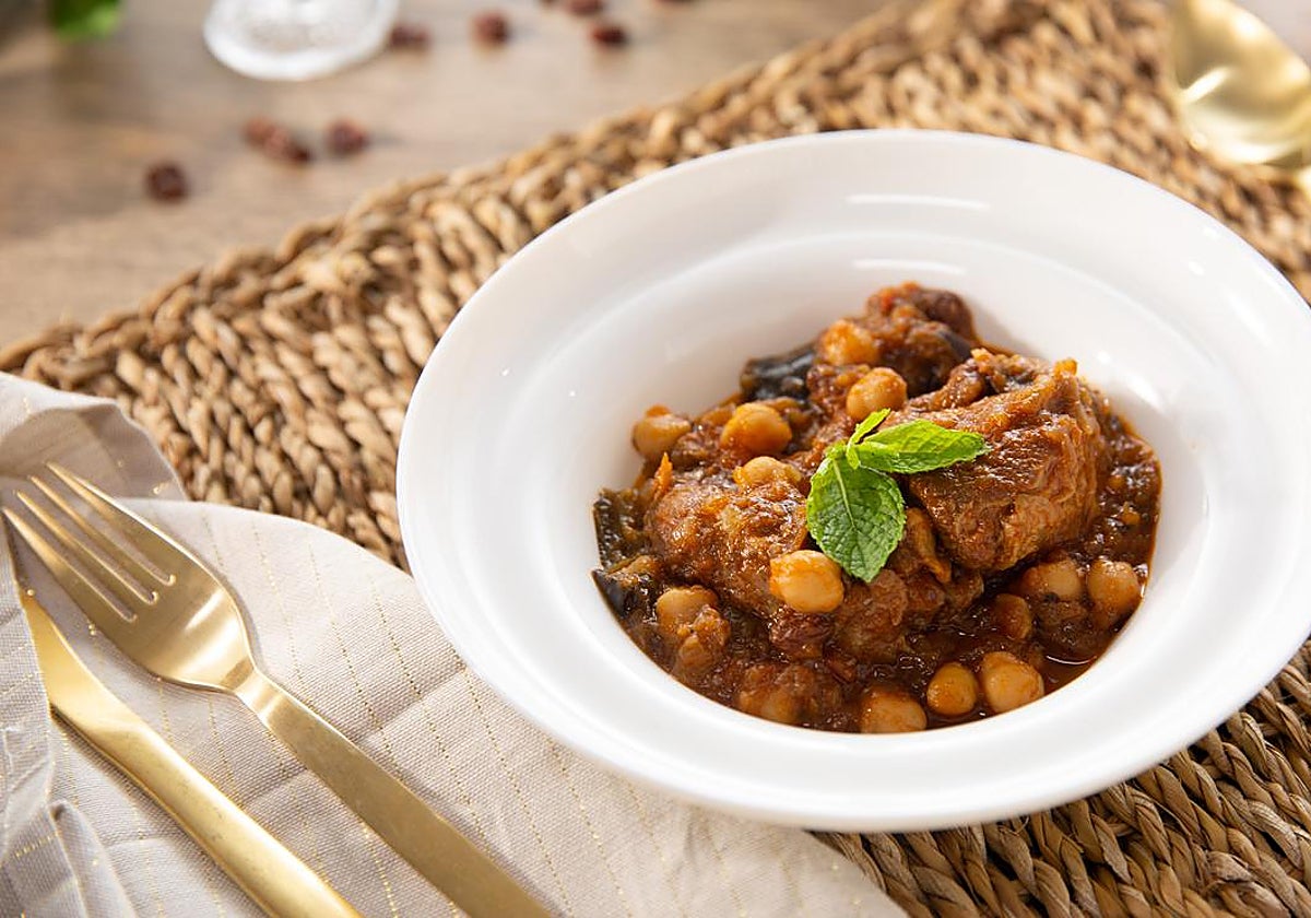 Estofado de cordero con garbanzos.