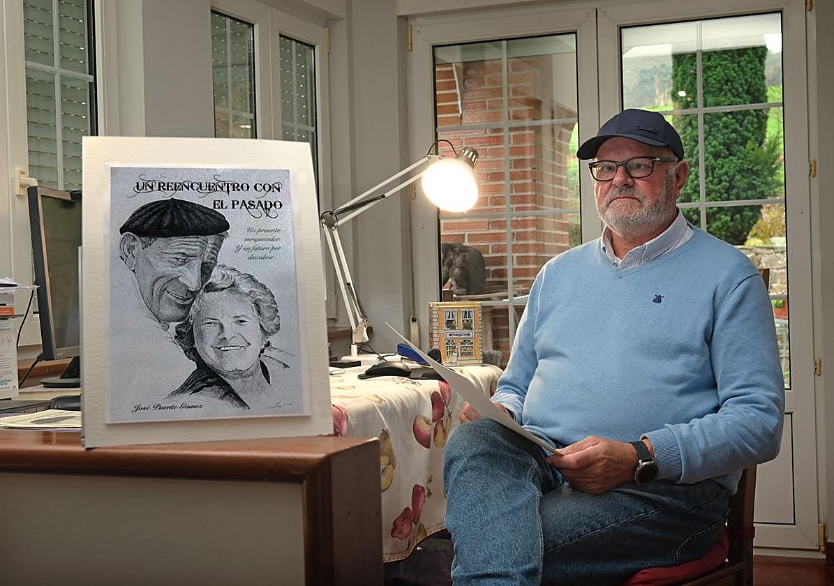 El escritor, en su casa de Mazcuerras.