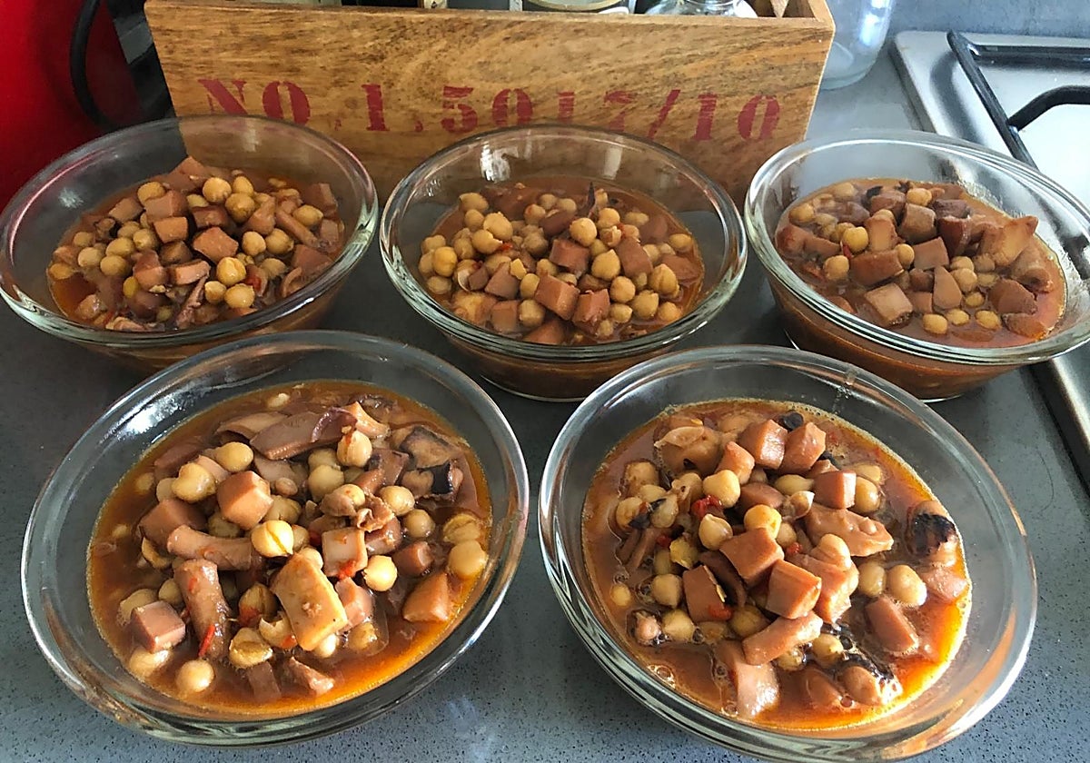 Calamares con garbanzos, una combinación que funciona «sorprendentemente bien».