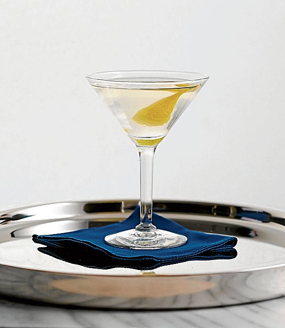 Una elegante copa de cóctel con el «Flame of Love» ya servido.