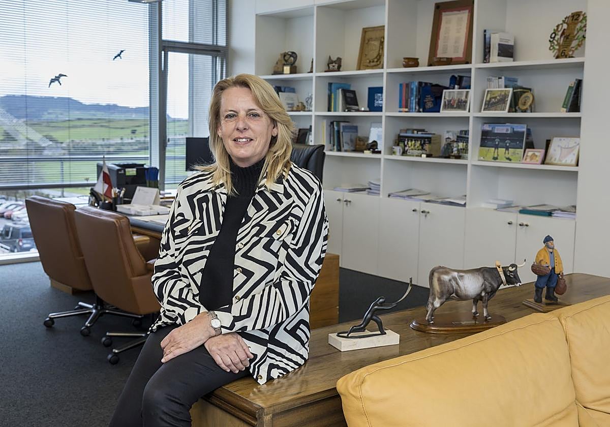 María Jesús Susinos posa para la entrevista, esta semana, en su despacho de la Consejería.