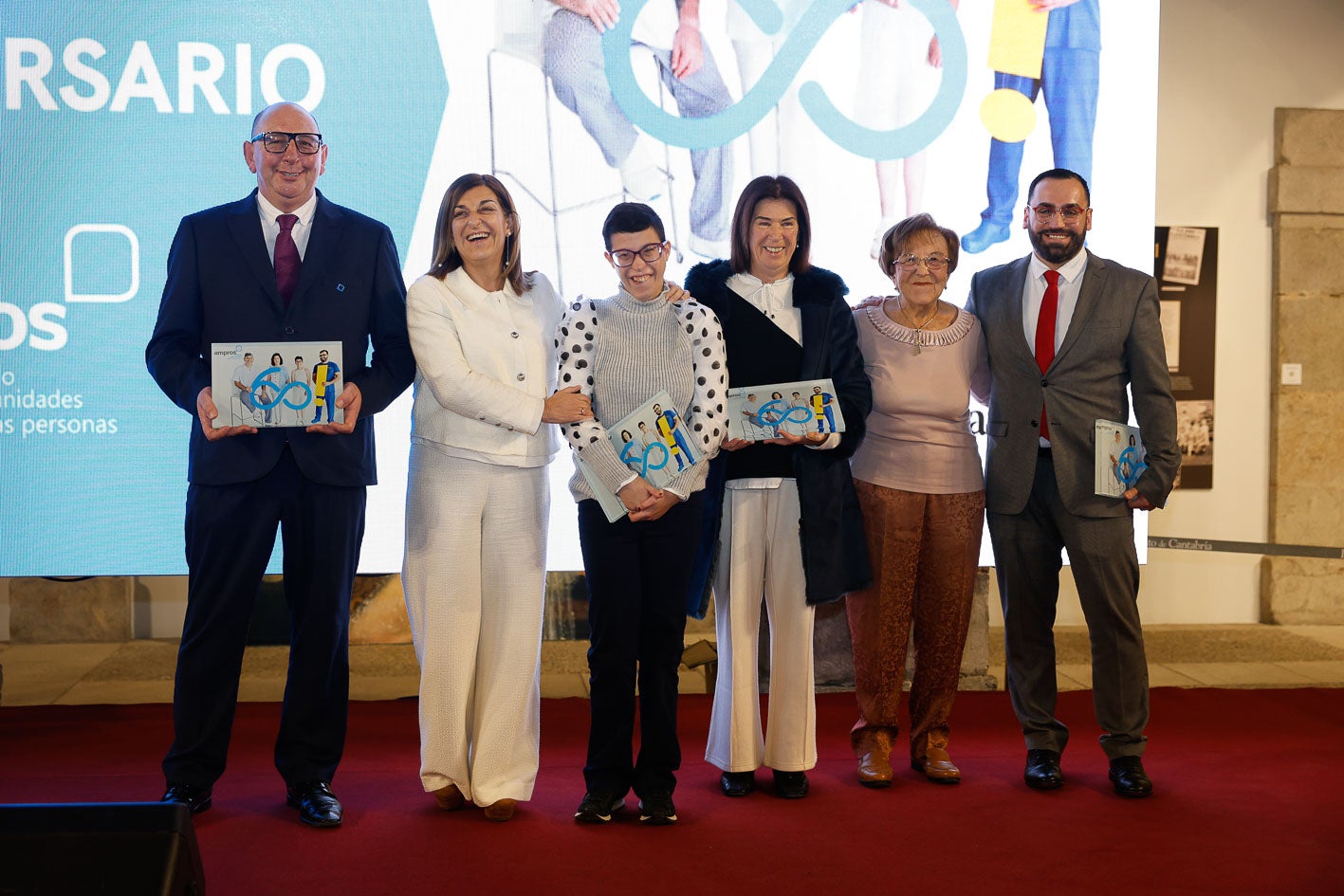 Vicente Sánchez, María José Sáenz de Buruaga, Irene Faioes, Carmen Pérez, Carmen Sánchez y Ángel Gómez.