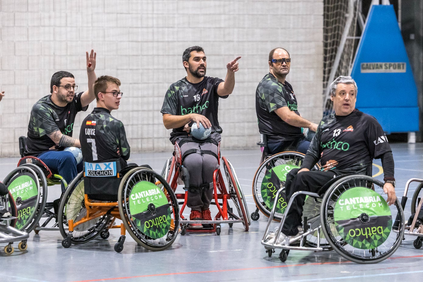 El equipo entrena en el Polideportivo Manuel Llano para su debut el 13 de diciembre