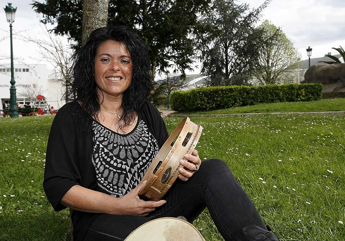Adiós a la panderetera Conchi García, maestra y guardiana de la música tradicional cántabra