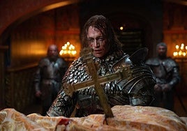 Caleb Landry Jones es Drácula en esta nueva versión.