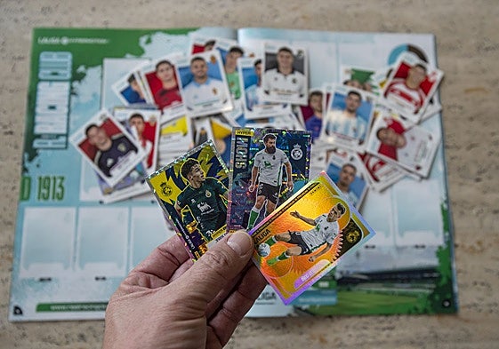 De izquierda a derecha: los cromos de Salinas,Villalibre e Íñigo Vicente.