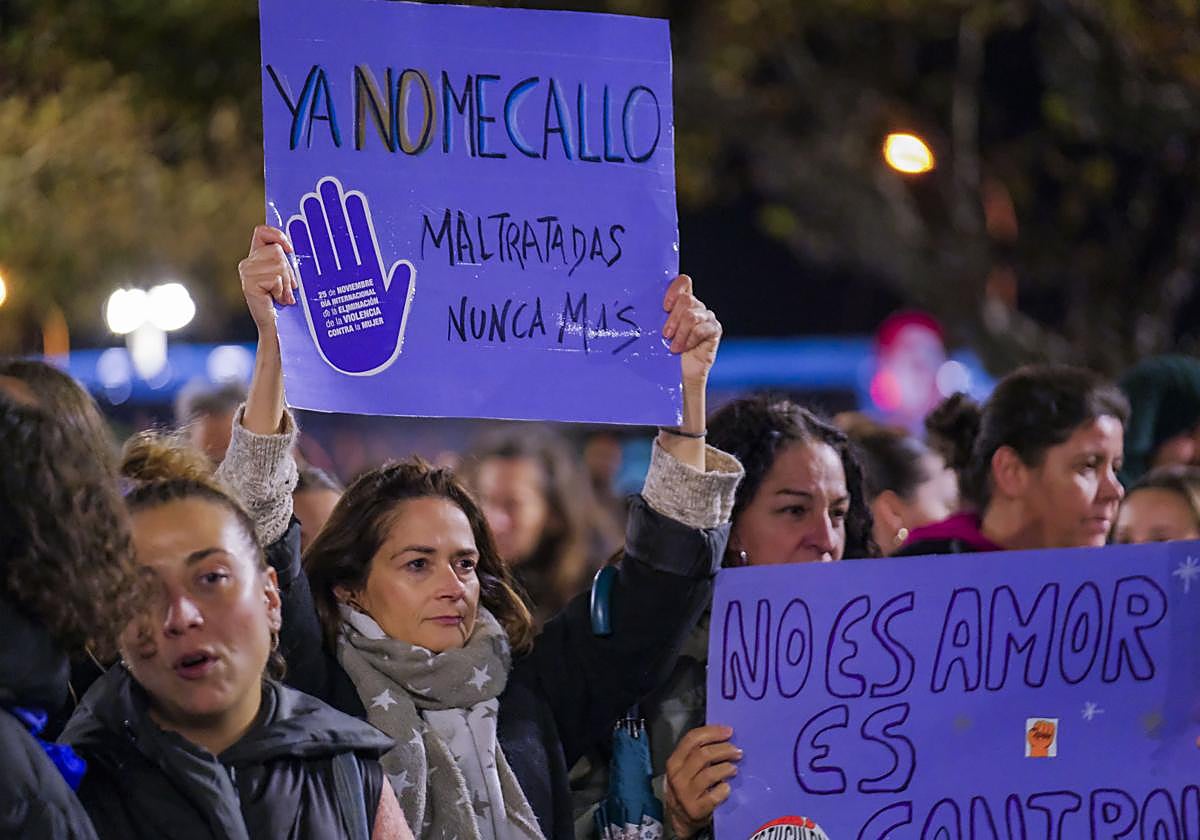 Fin de la protesta con el manifiesto: «¡Basta ya de violencia en internet y las redes!»