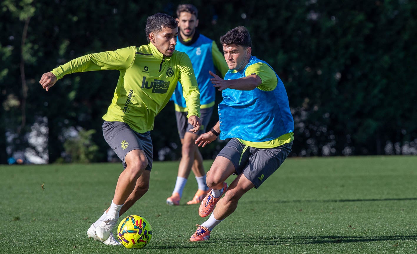 Aldasoro presiona a Gustavo Puerta. 