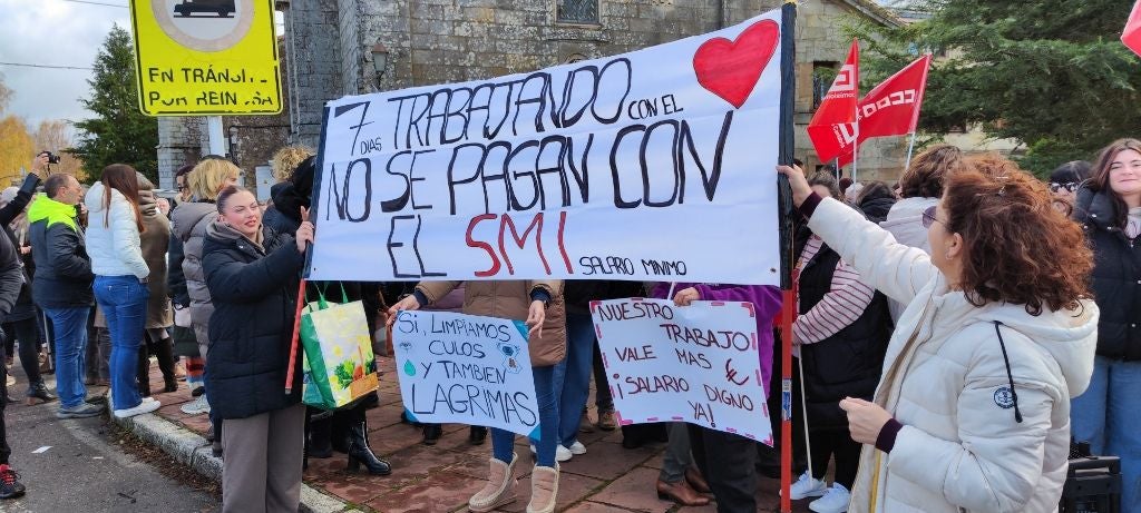 Muchas pancartas explicaron la situación de las trabajadoras.