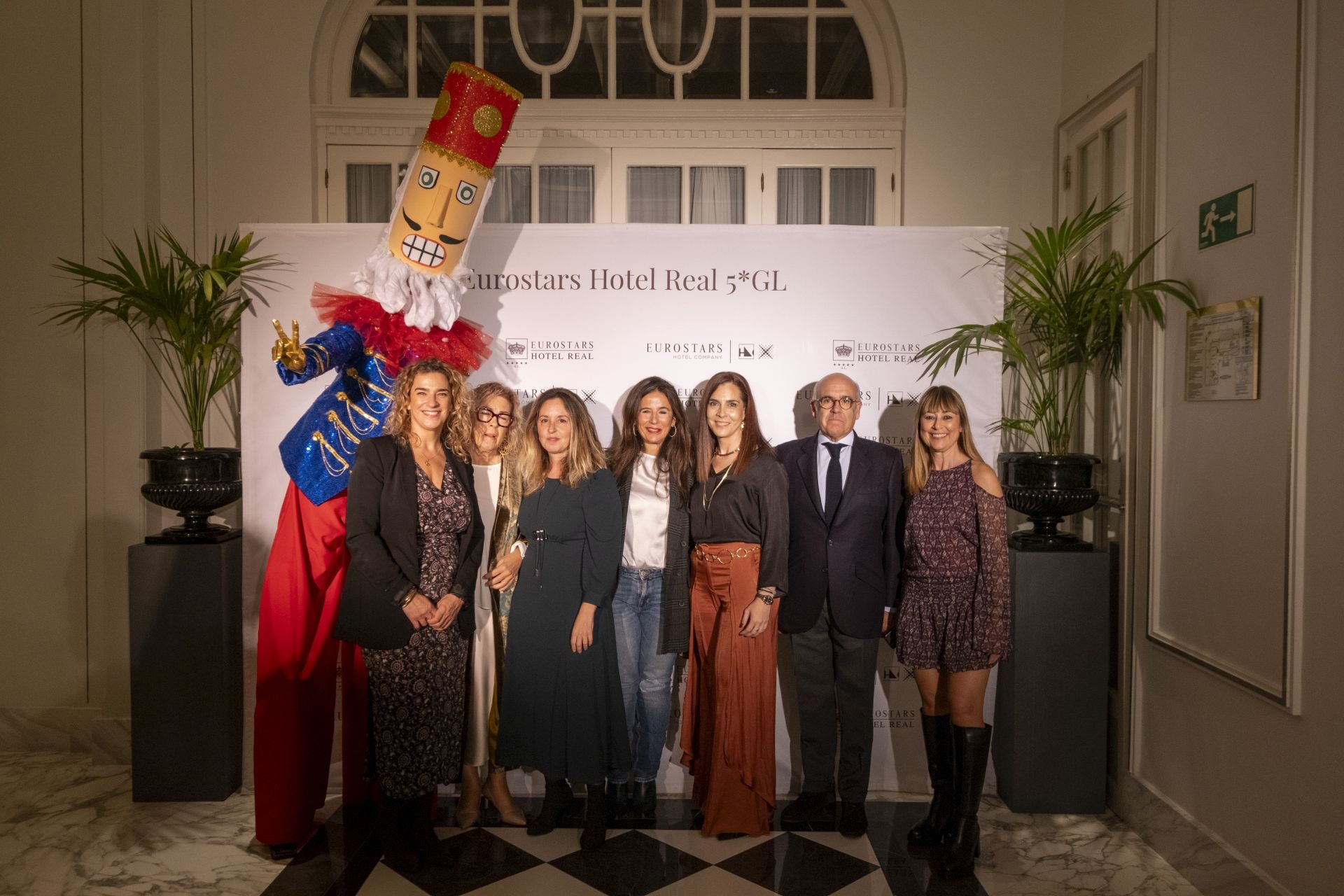 Sira Trueba, Inma Bueno, Patricia Loro, Carmen Sampedro, María Saiz, Alfonso Giménez y Marisa Bayuelo.