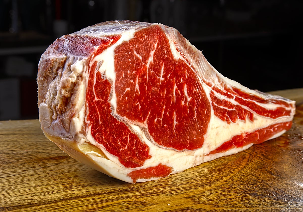 La carne es un alimento que proporciona proteínas necesarias para nuestra dieta.