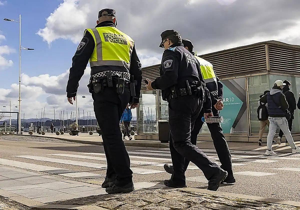 Agentes de la Policía Local de Santander.