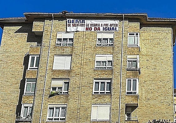 Quince asociaciones se suman a la protesta contra el McDonald's del Mercado de Puertochico