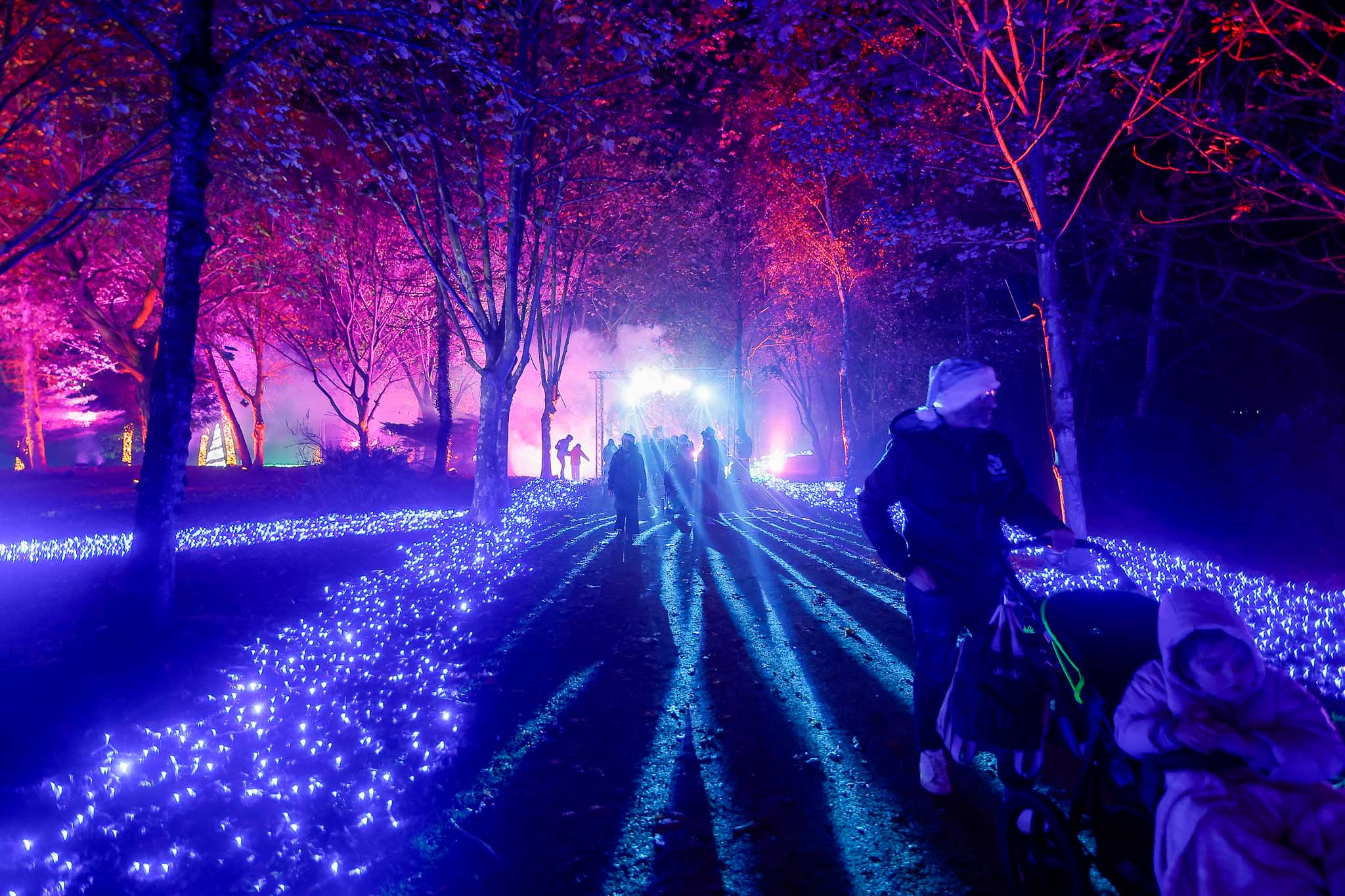 La villa de Cartes acoge, además, un mercado ambulante propio de la época y puestos de comida rápida para calentar cuerpo y ánimos.