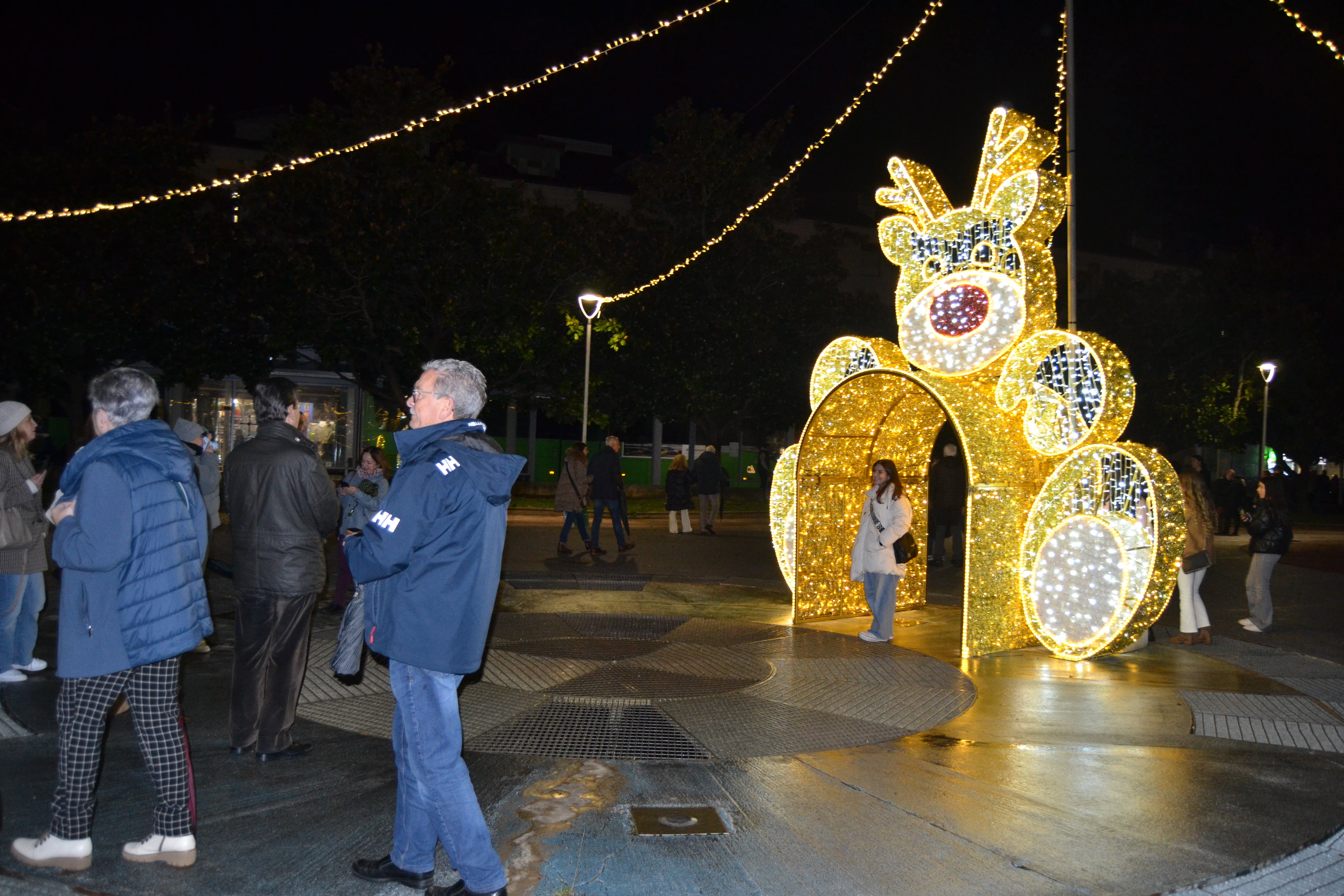 El público aprovechó tomarse fotografías en todos los rincones navideños. 
