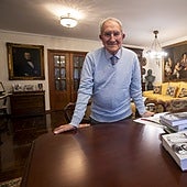 Jesús Flórez, investigador, docente y artífice de la Fundación Síndrome de Down de Cantabria, en su domicilio de Santander.