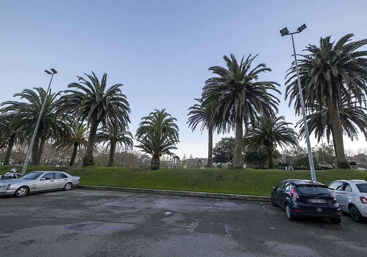 En el parque infantil de Mesones, en El Sardinero, se colocarán nueve nuevas luminarias.