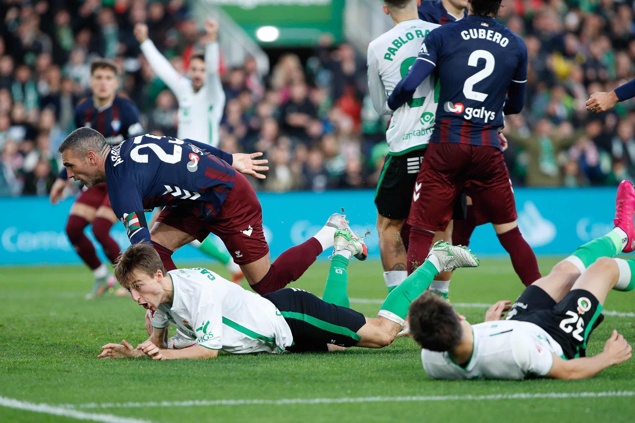 Javi Castro marcó un tanto ante el Eiba, el tercero del Racing y el segundo en la cuenta personal del central 