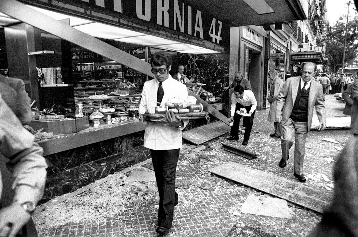 Atentado de la banda terrorista GRAPO contra la cafetería California 47, en la calle Goya de Madrid. La explosión de una bomba costó la vida a nueve personas y heridas a 61.