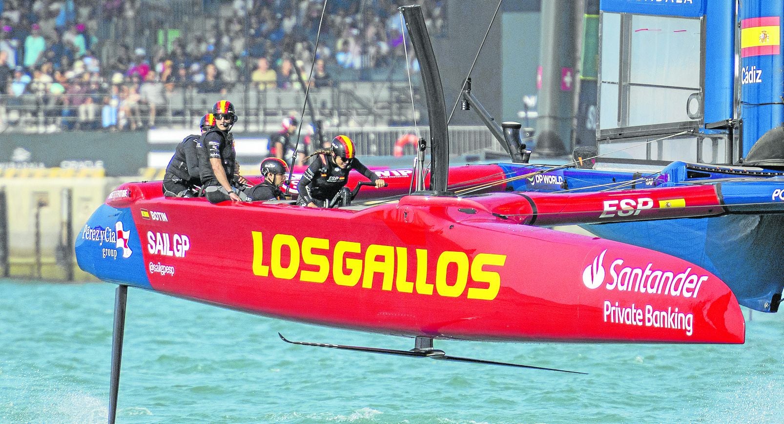 El equipo español, en una de las regatas de este domingo en Abu Dabi.
