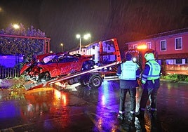 Estado en el que quedó el coche en el que viajaban los tres amigos.
