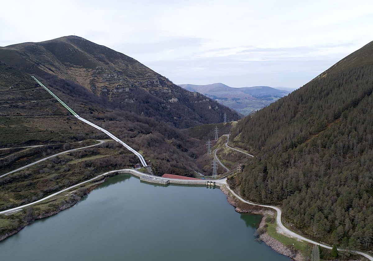 Central hidroeléctrica de Aguayo, que Repsol quiere ampliar.