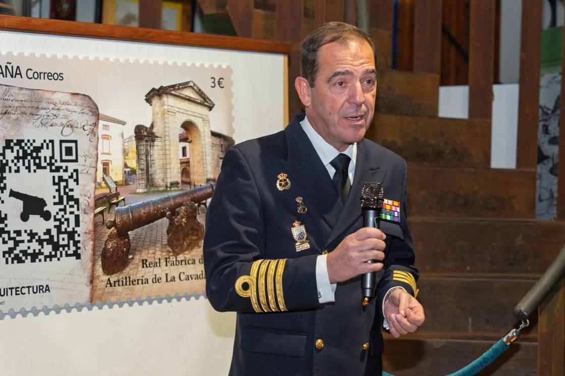 Otro de los condecorados, el capitán de navío Tomás García Figueras.