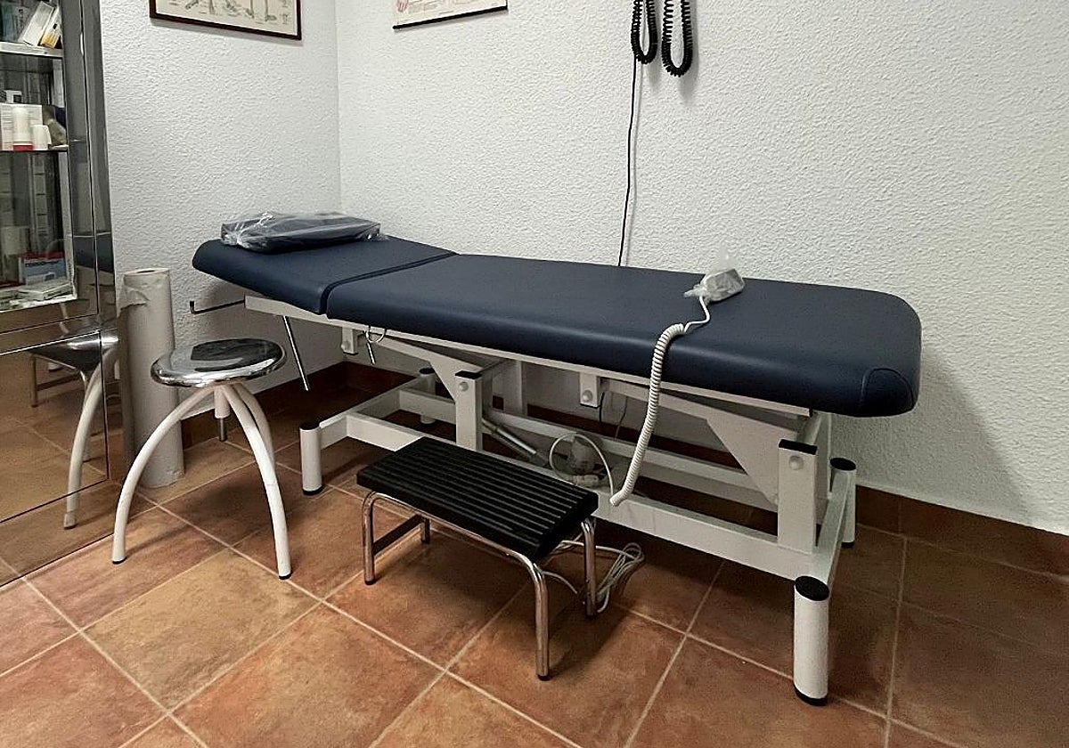 Nuevas camillas en los consultorios médicos de Silió y Molledo.