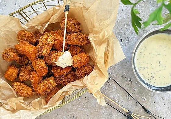 Palomitas de salmón con salsa de mostaza.