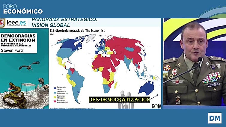 El general Víctor Bados, en el Foro Económico de El Diario Montañés