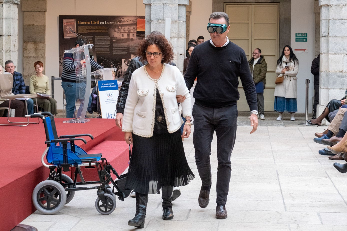 El diputado Guillermo Blanco ha participado en la acción 'Ponte en mi lugar'.